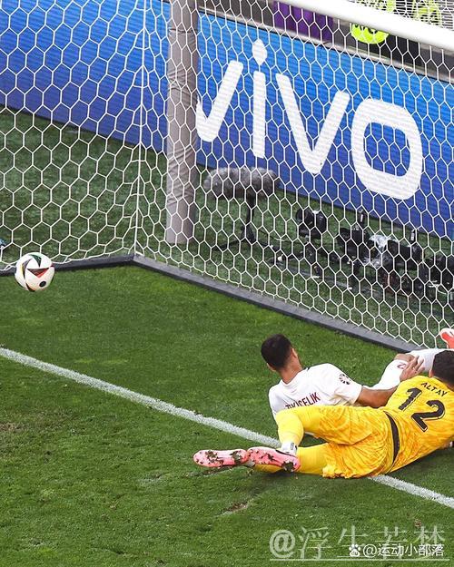 意甲惊现罕见乌龙球！后卫反身回传30米，门将无奈成背景