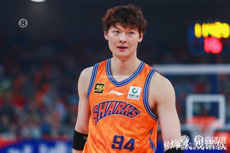 CBA俱乐部杯：王哲林17+7 上海大胜四川